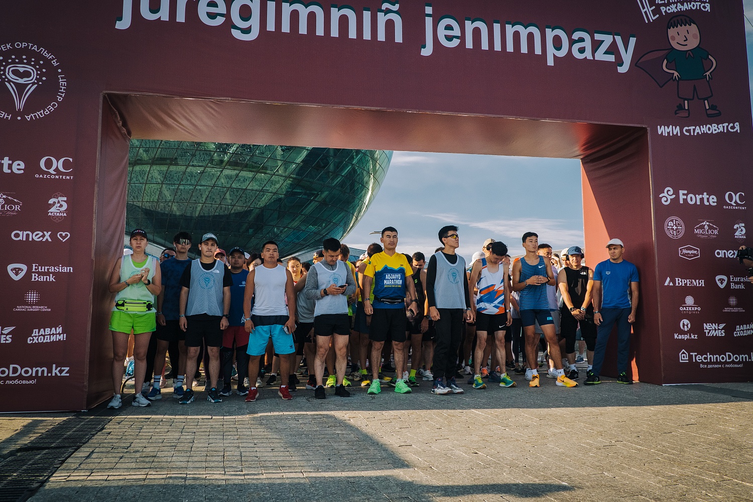 1300 чемпионов сердца: Как прошел наш благотворительный забег Jüregımnıñ Jenımpazy?